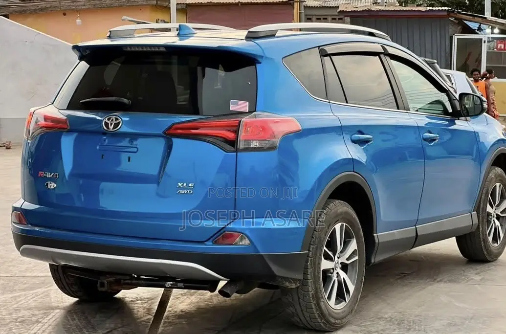 Toyota RAV4 XLE AWD (2.5L 4cyl 6A) 2016 Blue