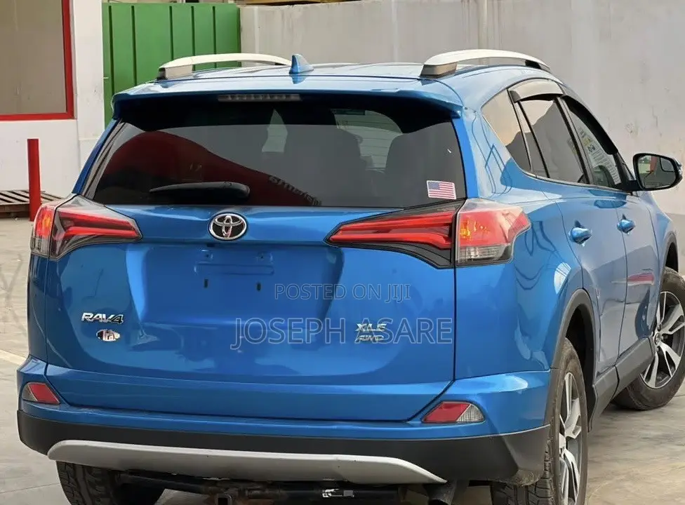 Toyota RAV4 XLE AWD (2.5L 4cyl 6A) 2016 Blue