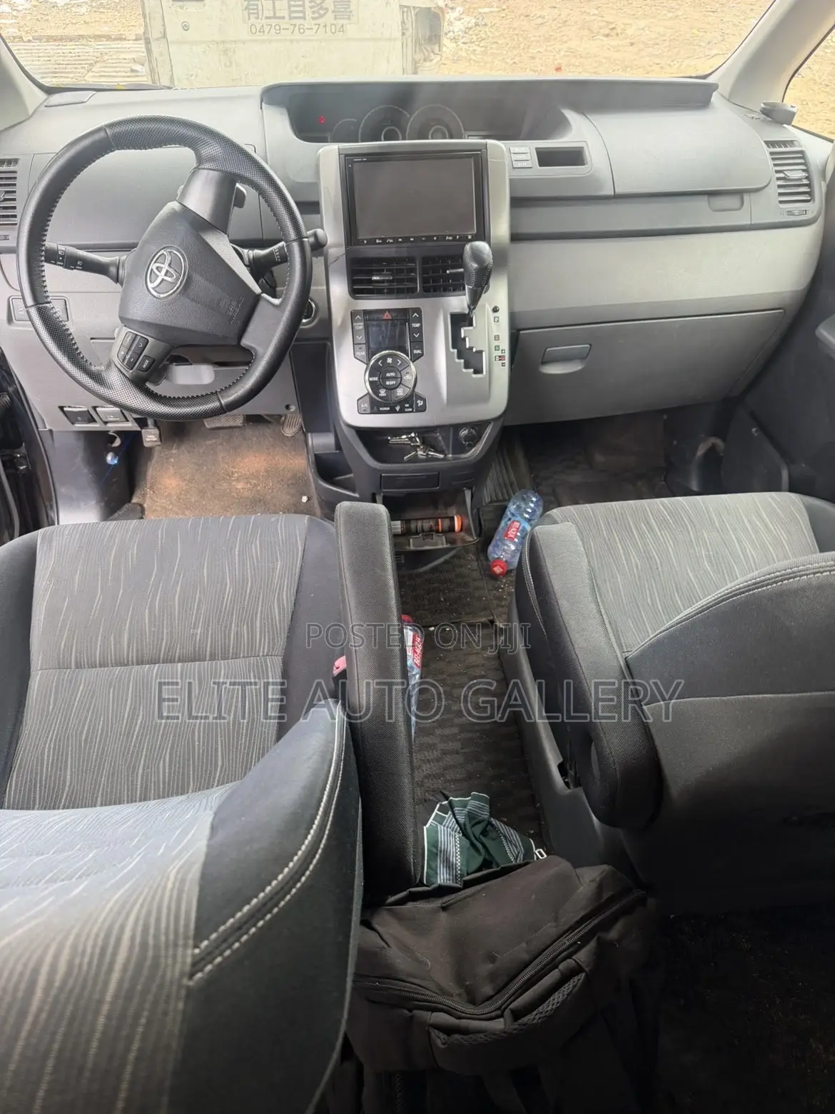 Toyota Voxy V 4WD 7-Seater 2012 Black