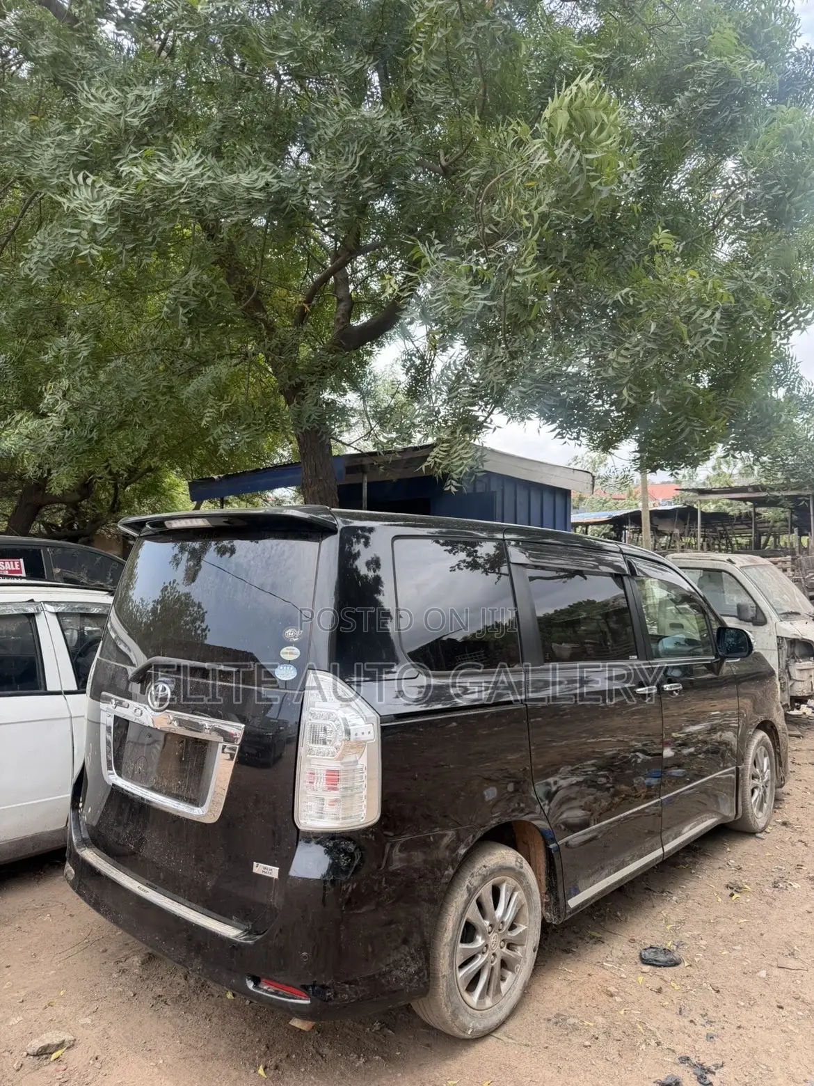 Toyota Voxy V 4WD 7-Seater 2012 Black