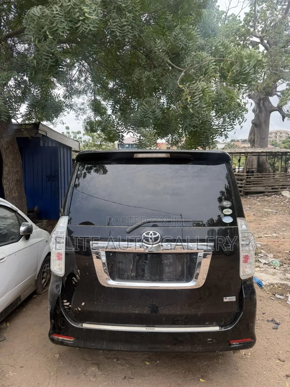 Toyota Voxy V 4WD 7-Seater 2012 Black