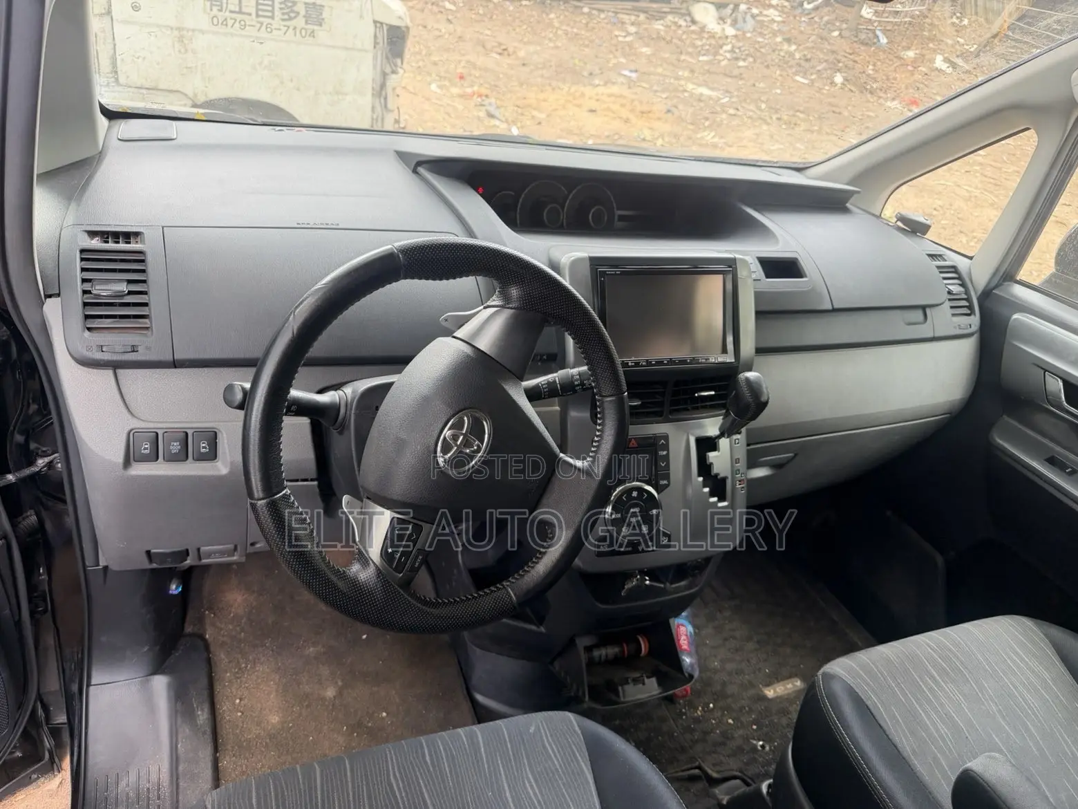 Toyota Voxy V 4WD 7-Seater 2012 Black