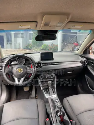 Toyota Yaris 2017 Gray