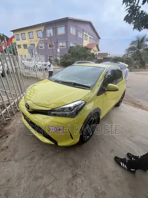 Toyota Vitz 2015 Yellow