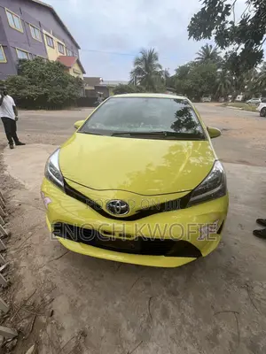 Toyota Vitz 2015 Yellow