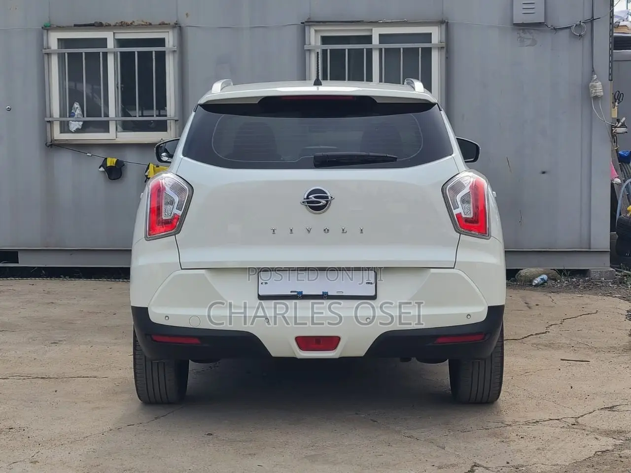 SsangYong Tivoli 2017 White