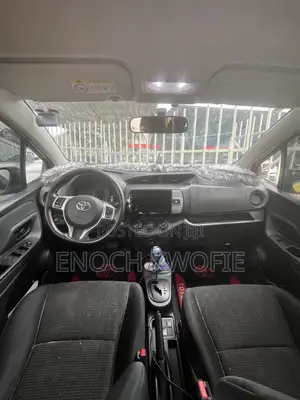 Toyota Vitz 2015 Yellow