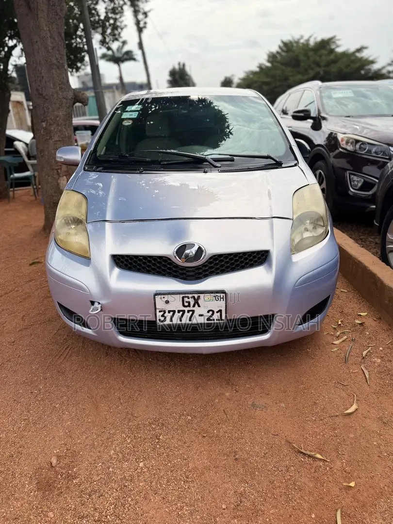 Toyota Vitz 2010 Gray