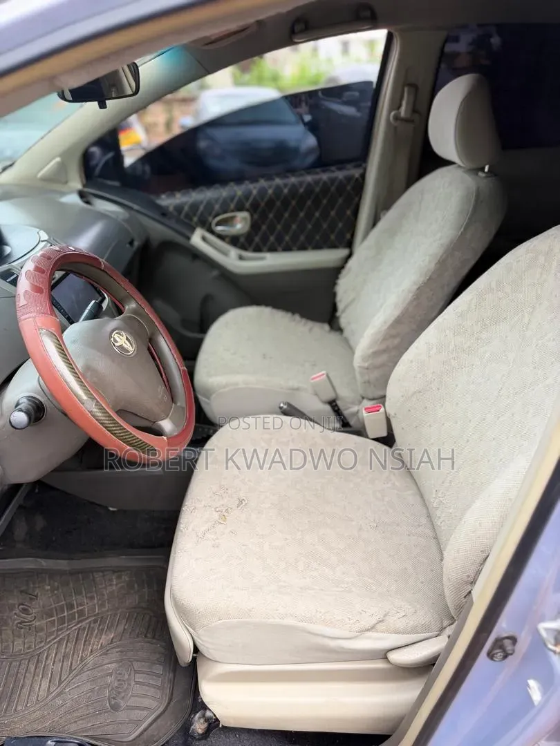 Toyota Vitz 2010 Gray