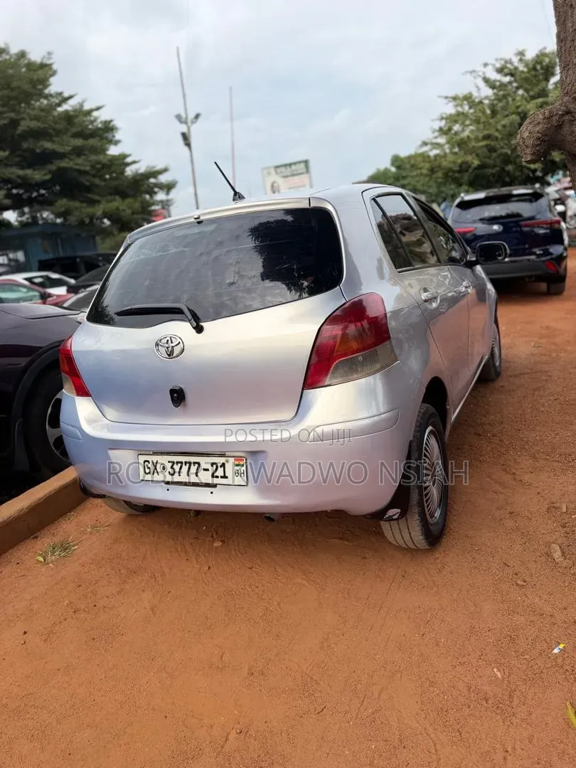 Toyota Vitz 2010 Gray