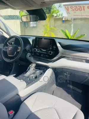 Toyota Highlander XLE 2022 Silver