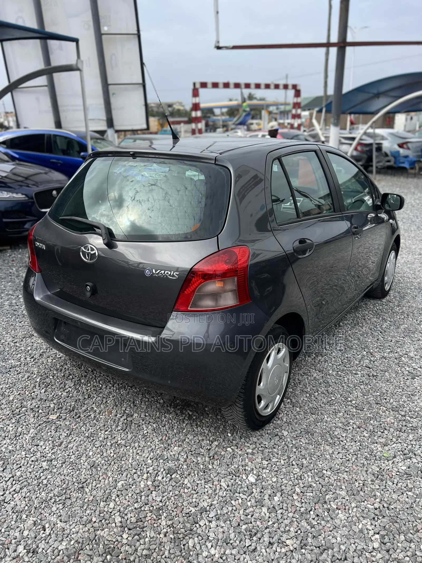 Toyota Vitz 2010 Gray