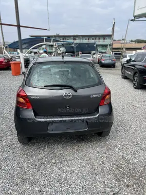 Toyota Vitz 2010 Gray