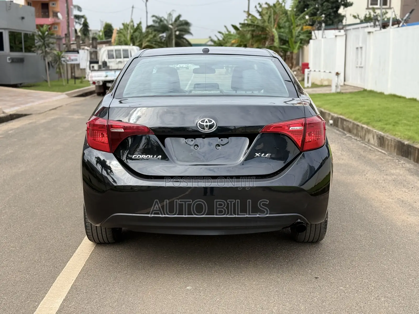 Toyota Corolla XLE (1.8L 4cyl 2A) 2018 Black