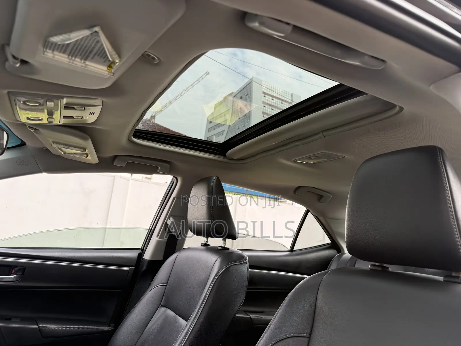 Toyota Corolla XLE (1.8L 4cyl 2A) 2018 Black