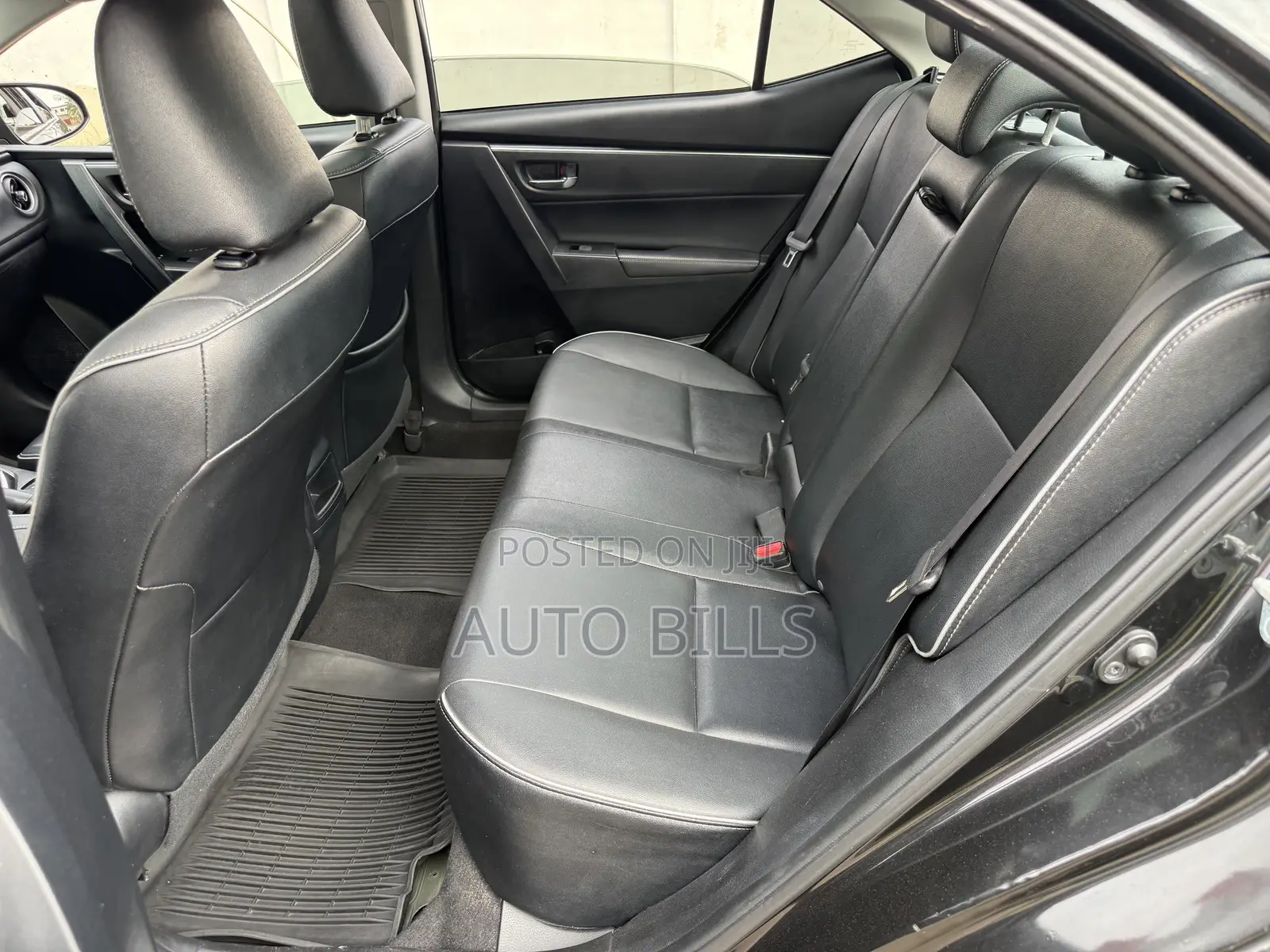 Toyota Corolla XLE (1.8L 4cyl 2A) 2018 Black