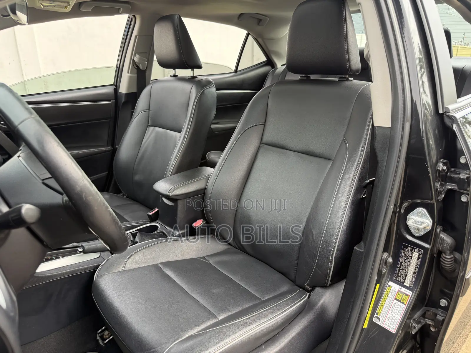 Toyota Corolla XLE (1.8L 4cyl 2A) 2018 Black