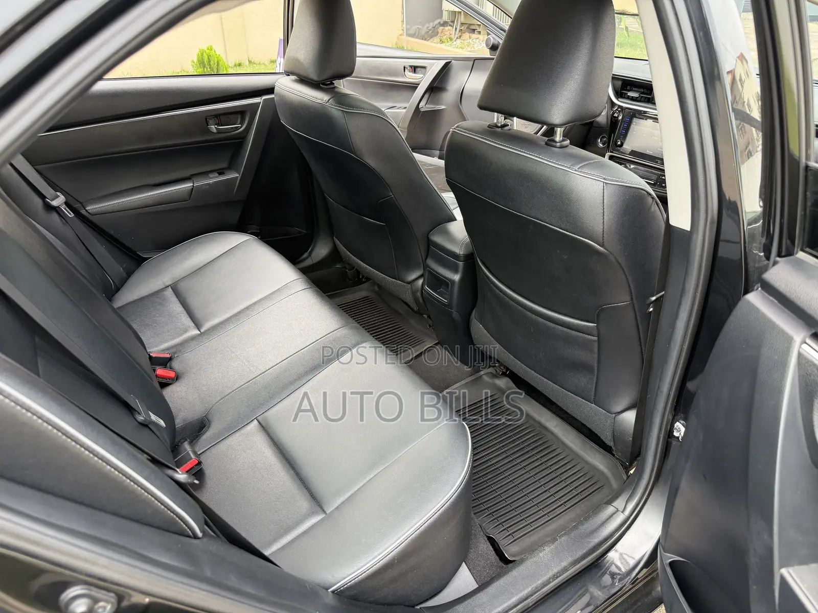 Toyota Corolla XLE (1.8L 4cyl 2A) 2018 Black