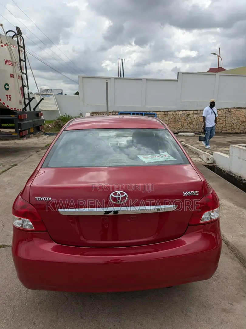 Toyota Yaris 2012 Red