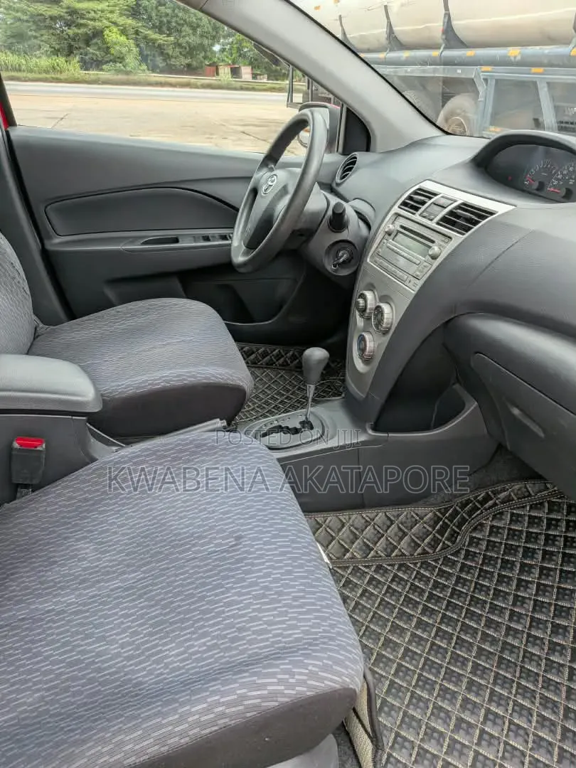 Toyota Yaris 2012 Red