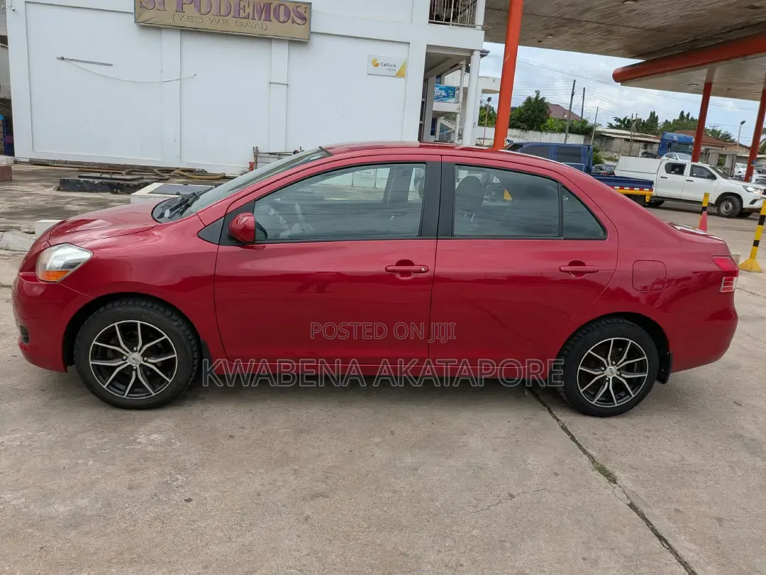 Toyota Yaris 2012 Red