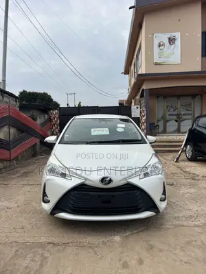 Toyota Vitz 1.3 AWD 3dr 2017 White