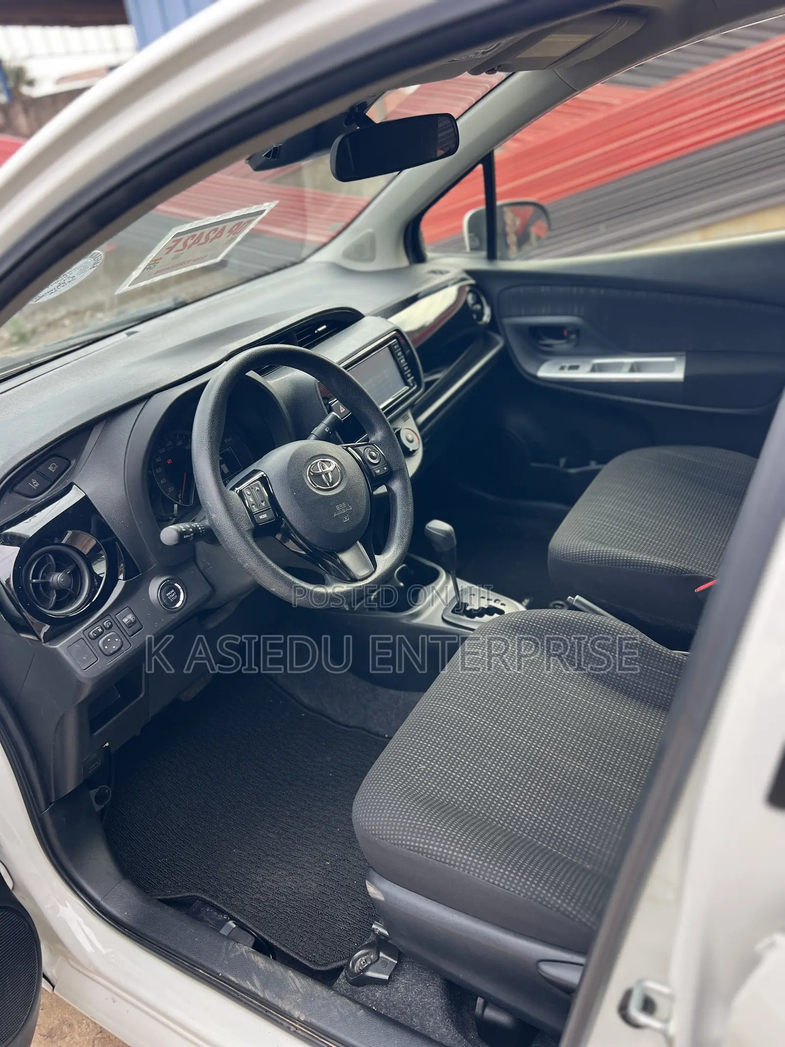 Toyota Vitz 1.3 AWD 3dr 2017 White