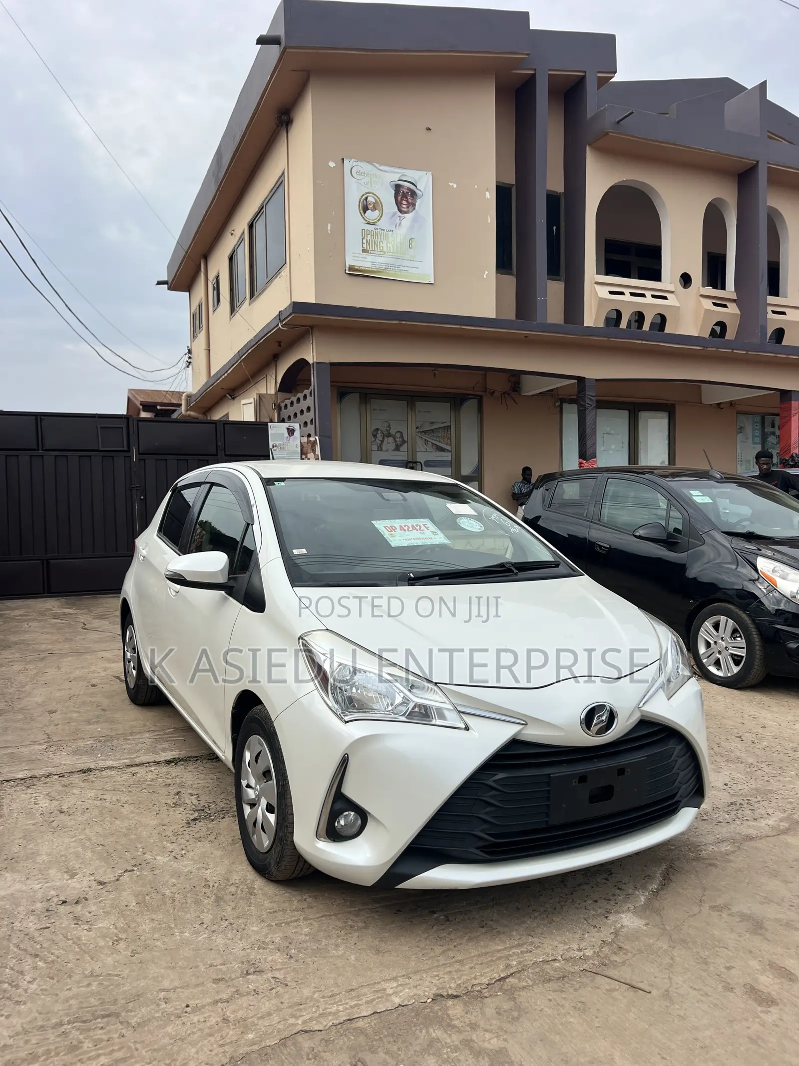 Toyota Vitz 1.3 AWD 3dr 2017 White
