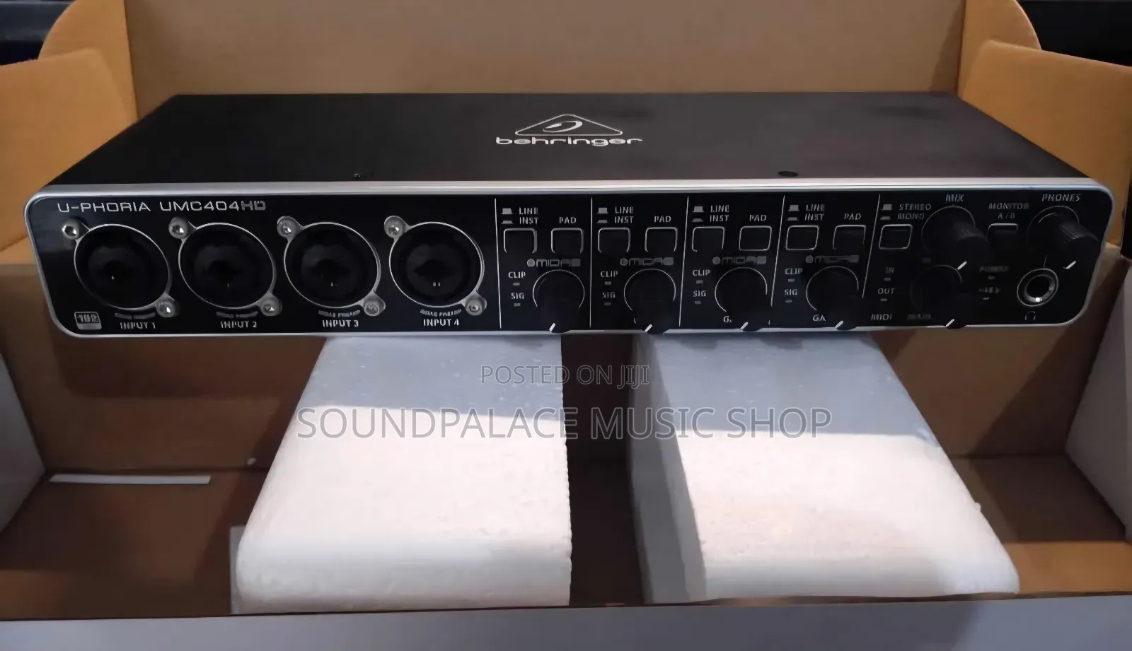 Behringer U-Phoria UMC404HD 4x4 USB Audio and MIDI Interface