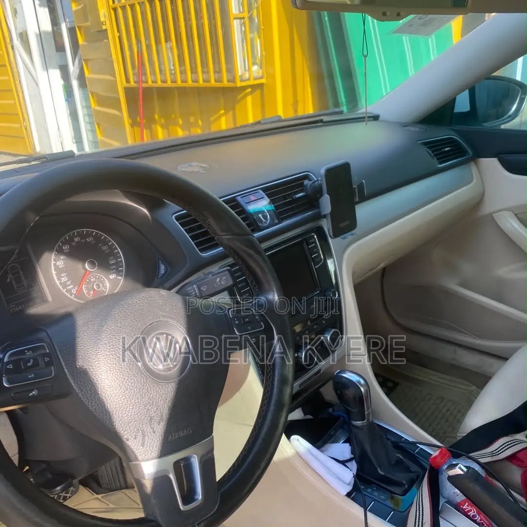 Volkswagen Passat SE 2013 White