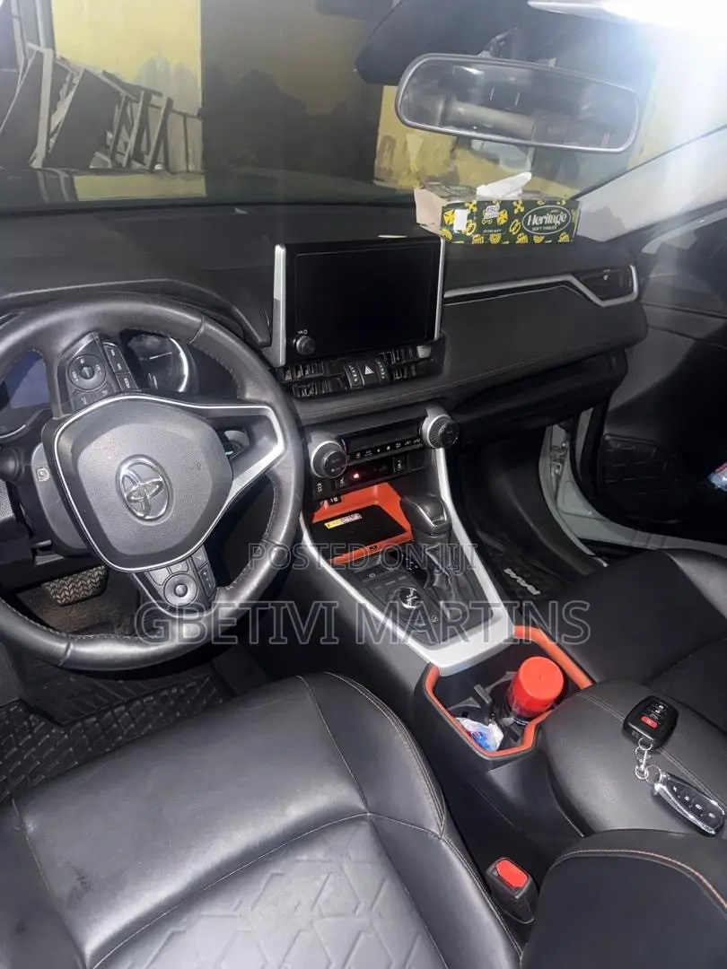 Toyota RAV4 2023 Gray