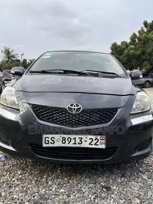 Toyota Yaris 2010 Gray