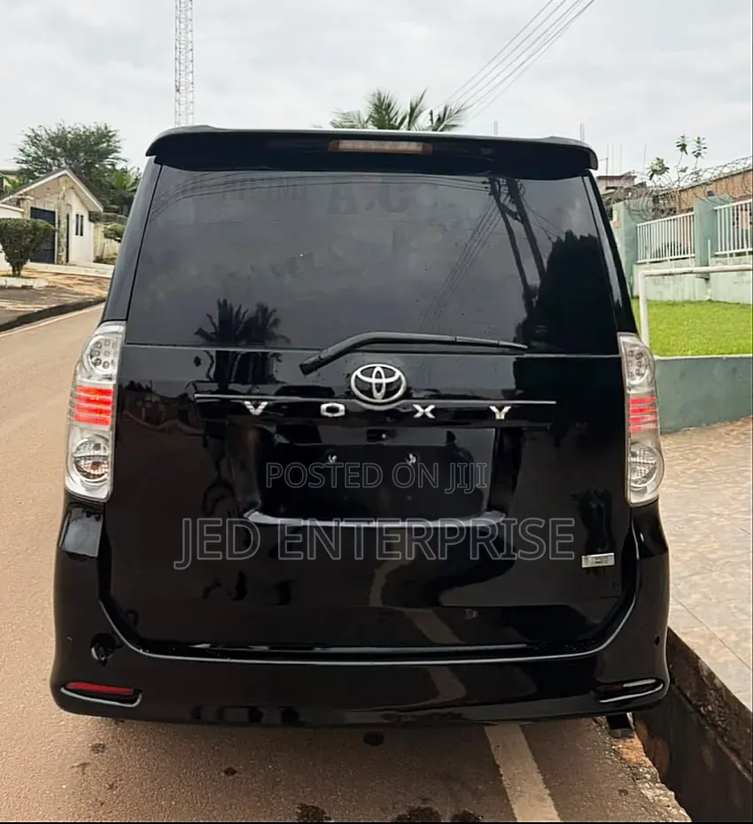 Toyota Voxy 2013 Black