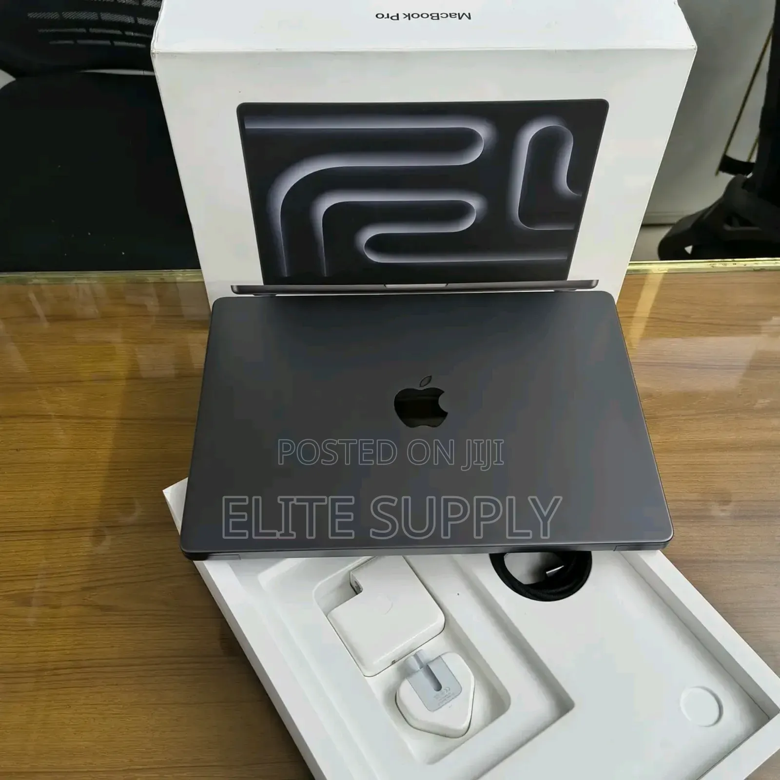 New Laptop Apple MacBook Pro 2024 M4 16GB Apple M4 SSD 512GB