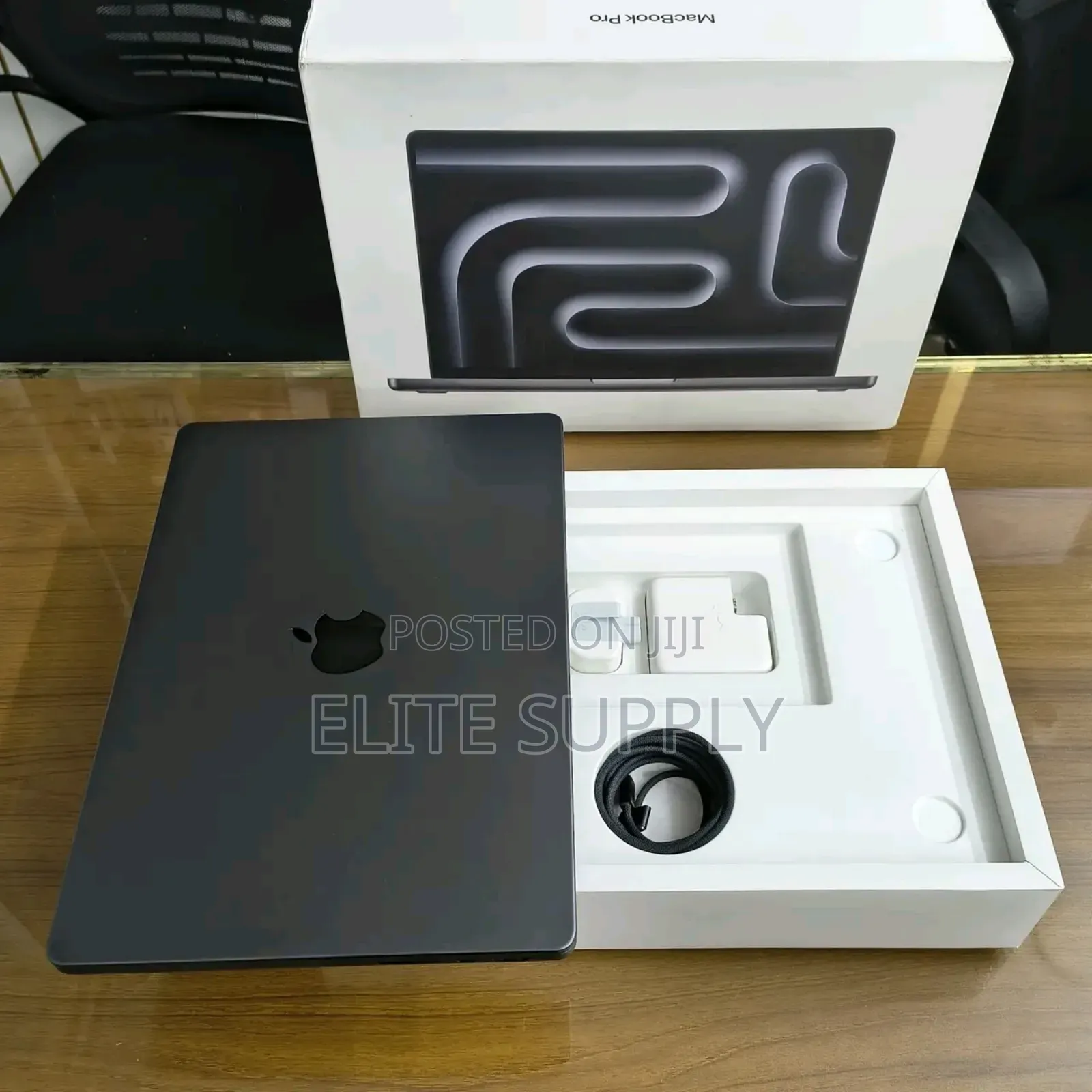 New Laptop Apple MacBook Pro 2024 M4 16GB Apple M4 SSD 512GB