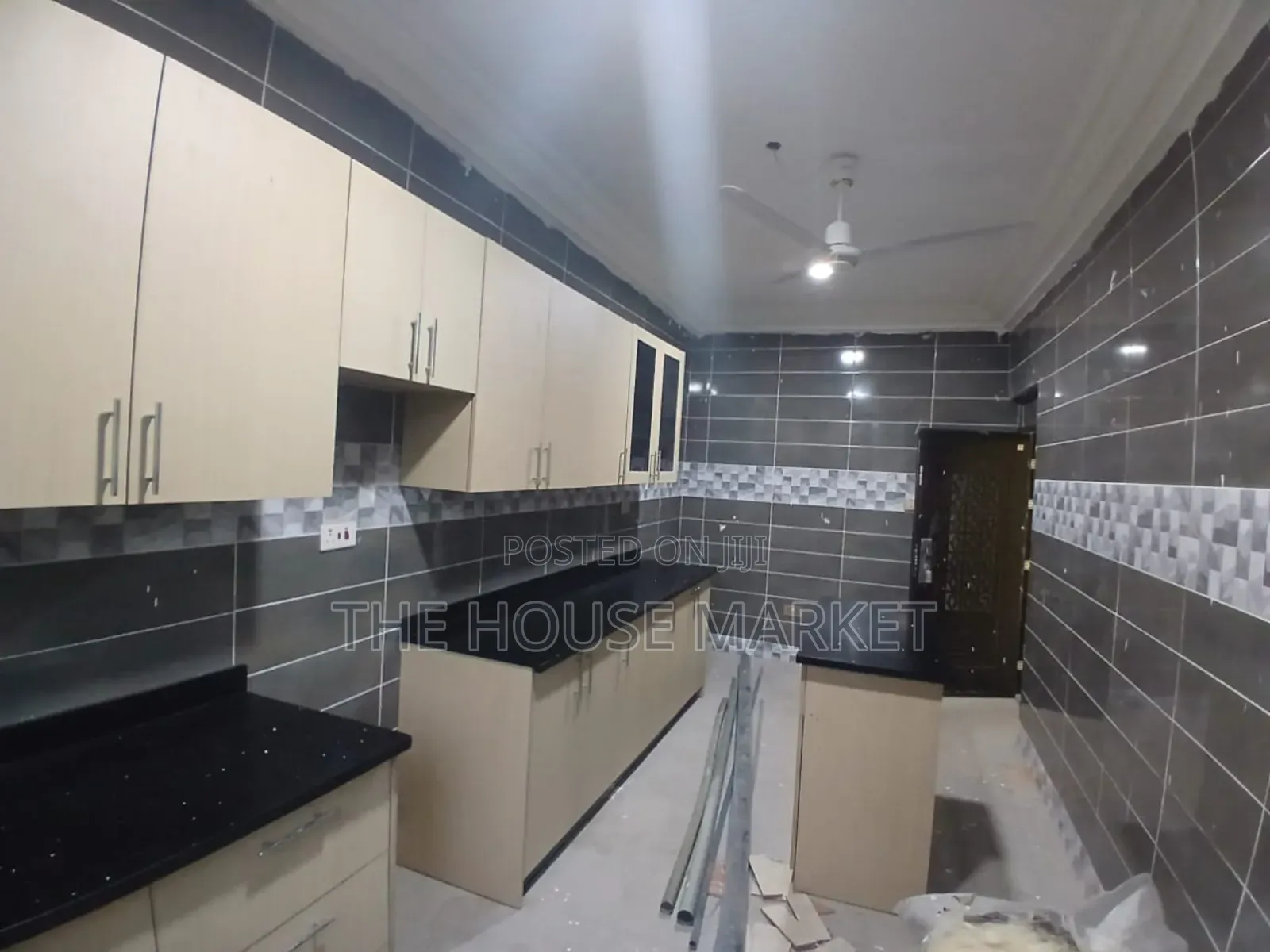 3bdrm Block of Flats in Funko, Tarkwa Nsuaem for rent