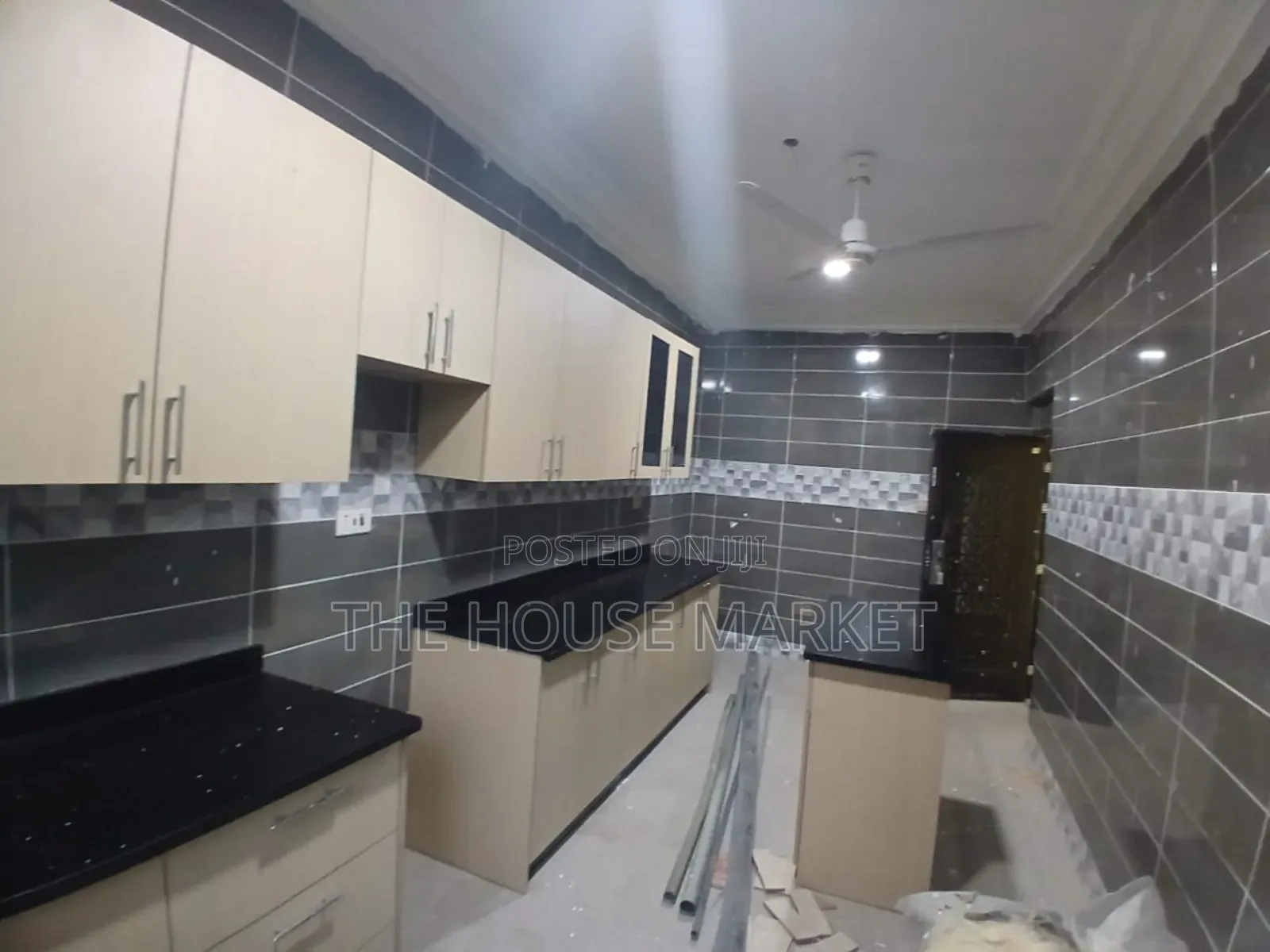 3bdrm Block of Flats in Funko, Tarkwa Nsuaem for rent
