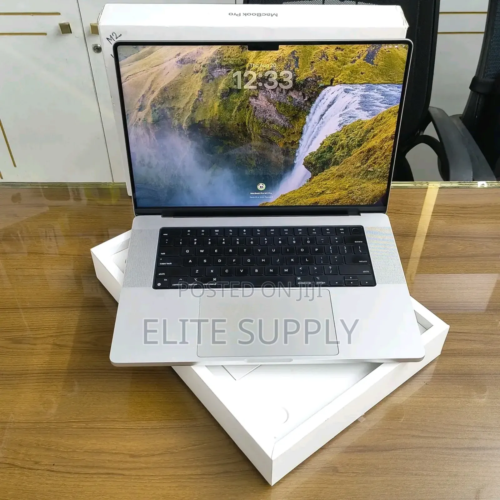 New Laptop Apple MacBook Pro 2023 M2 16GB Apple M2 SSD 512GB