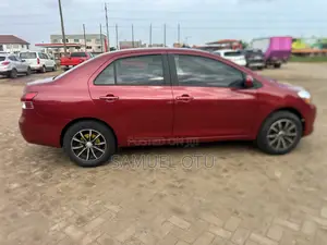 Toyota Yaris 2012 Red