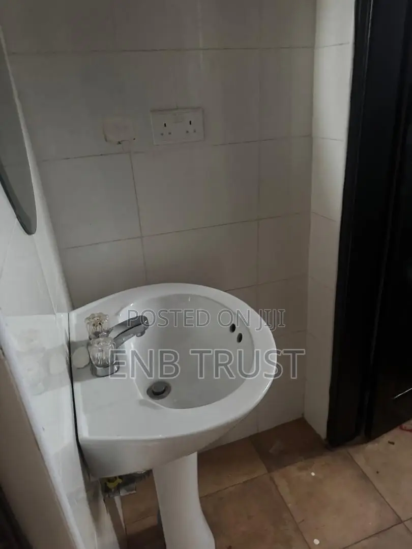 3bdrm Apartment in Dome, Parakuo Estate for rent