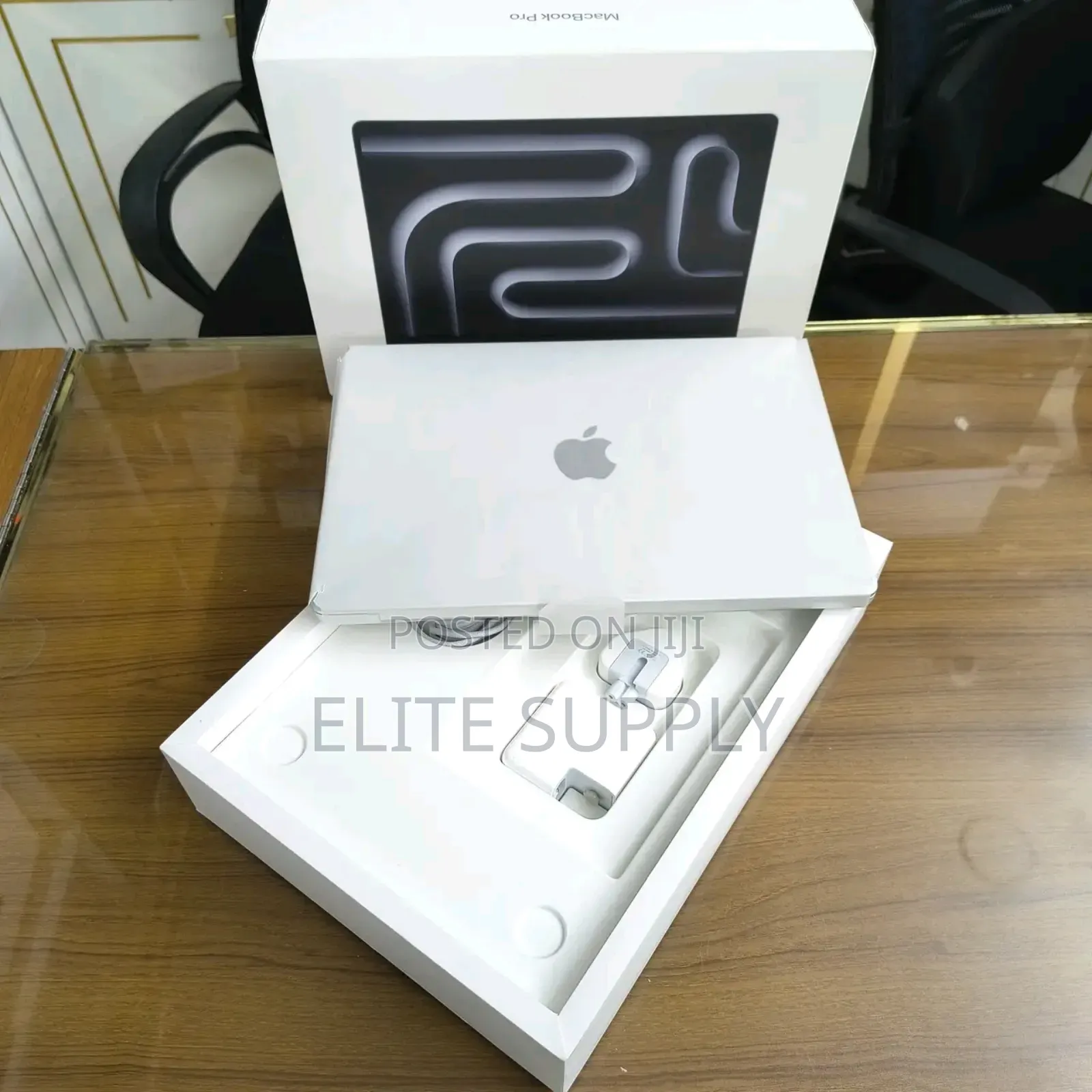 New Laptop Apple MacBook Pro 2024 M3 16GB Apple M3 SSD 512GB