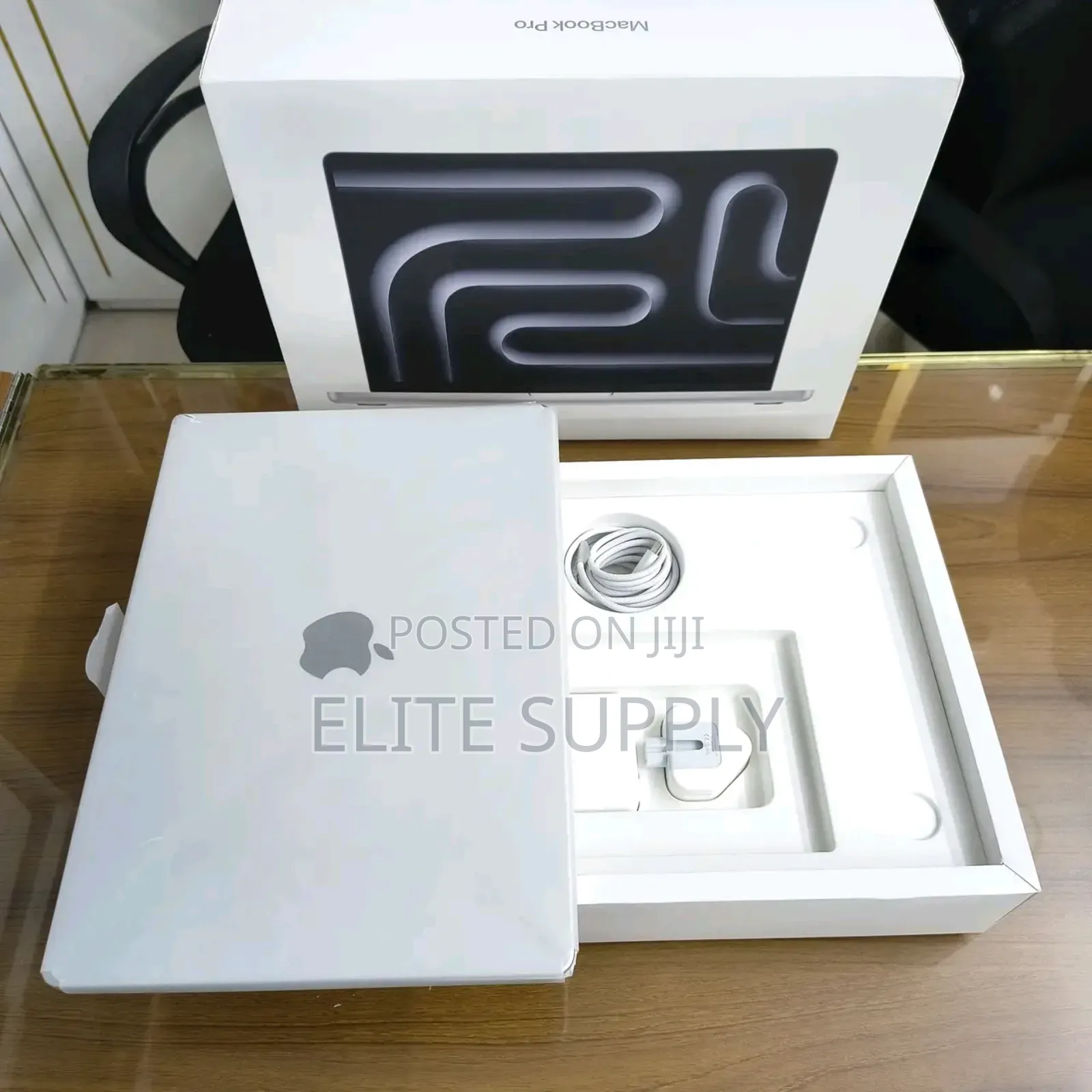 New Laptop Apple MacBook Pro 2024 M3 16GB Apple M3 SSD 512GB