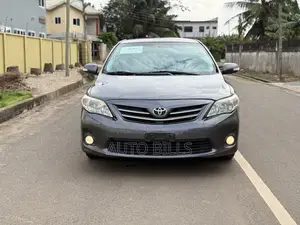 Toyota Corolla L 4dr Sedan (1.8L 4cyl 5M) 2013 Gray