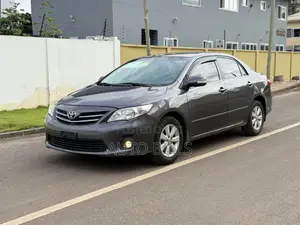 Toyota Corolla L 4dr Sedan (1.8L 4cyl 5M) 2013 Gray