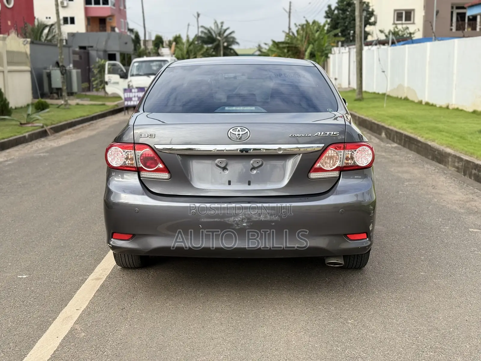 Toyota Corolla L 4dr Sedan (1.8L 4cyl 5M) 2013 Gray