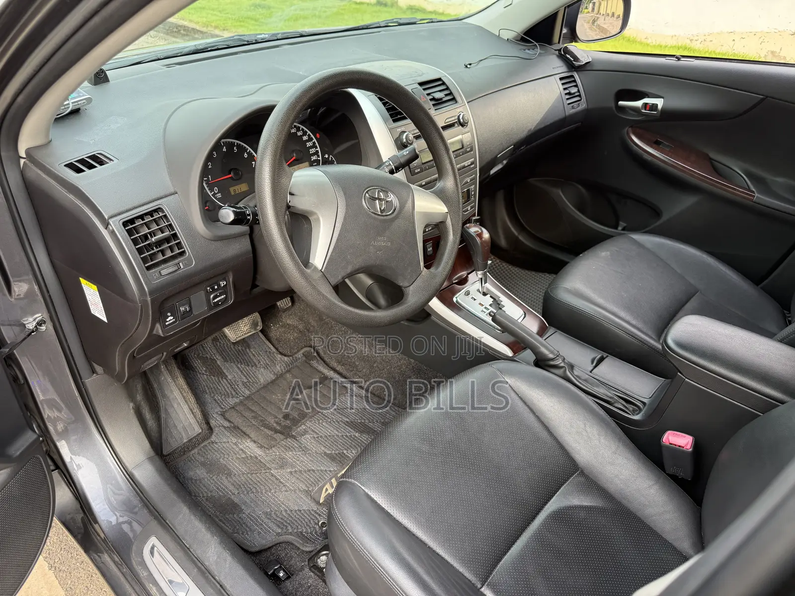 Toyota Corolla L 4dr Sedan (1.8L 4cyl 5M) 2013 Gray