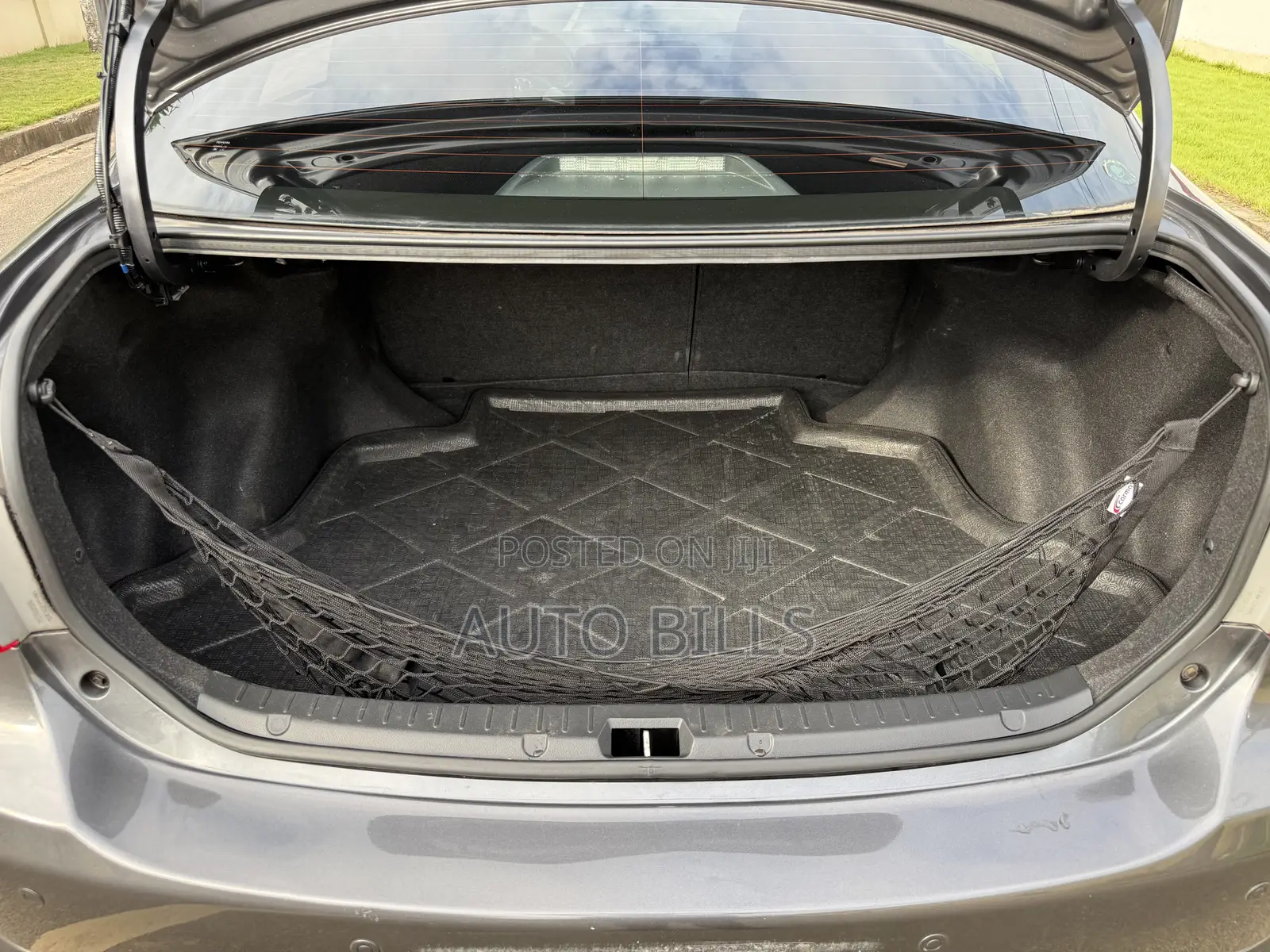 Toyota Corolla L 4dr Sedan (1.8L 4cyl 5M) 2013 Gray