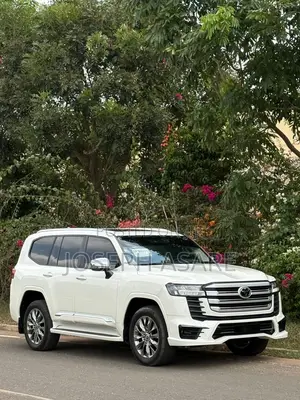 Toyota Land Cruiser 2024 White