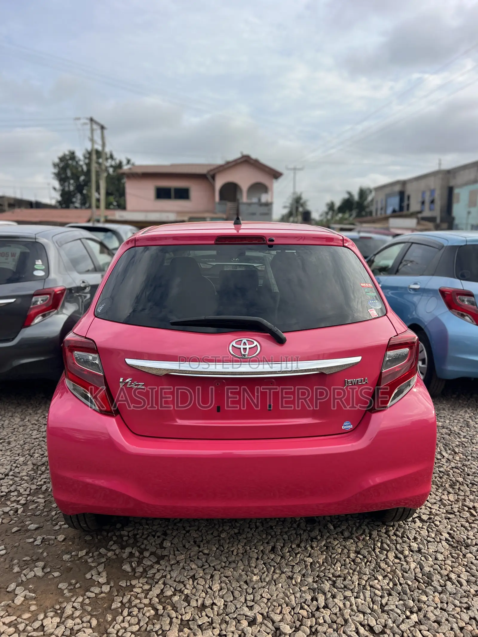 Toyota Vitz 1.3 AWD 3dr 2015 Pink