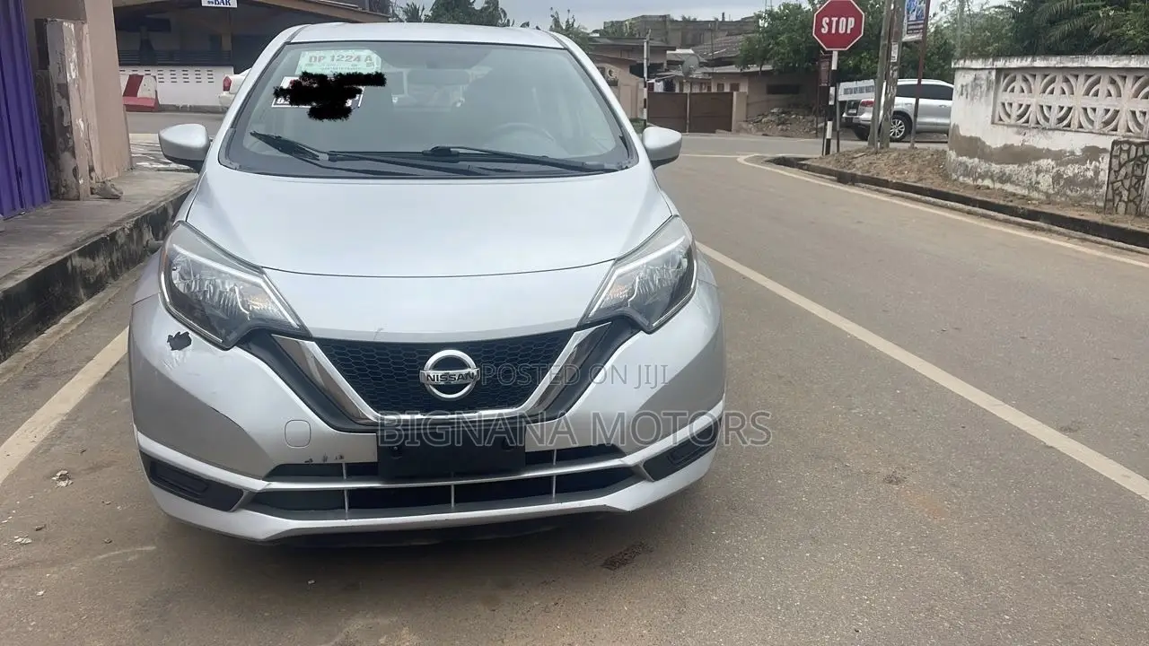Nissan Versa 1.6 SV 2017 Silver